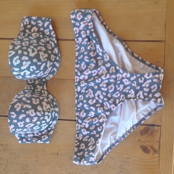 Bikini swimsuit - Picture 1 of 5